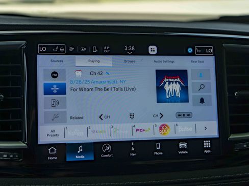 Used 2021 Chrysler Pacifica Touring-L w/ Uconnect Theater Family Group FWD image 29