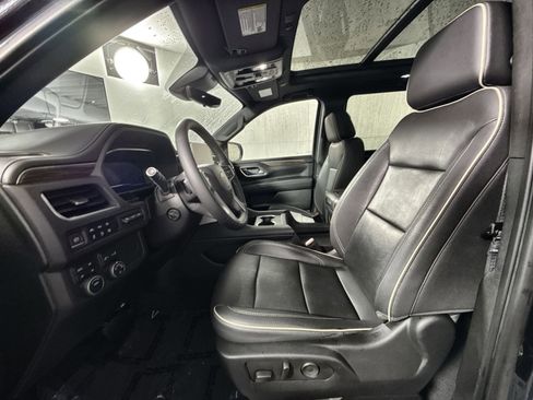 Used 2023 Chevrolet Suburban Premier image 13