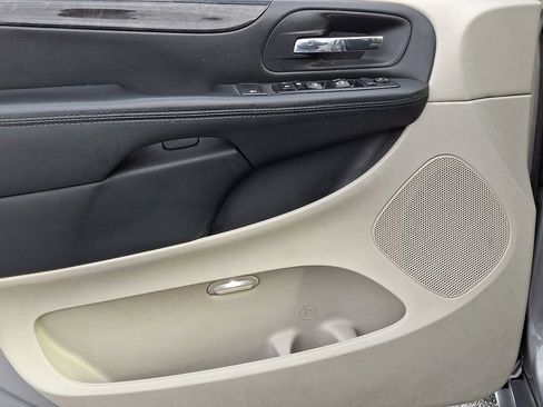 Used 2016 Dodge Grand Caravan SXT image 14