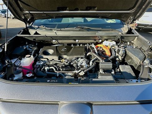 Used 2021 Toyota RAV4 XLE image 24