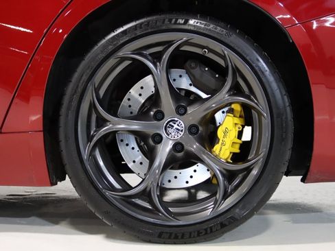 Used 2018 Alfa Romeo Giulia Quadrifoglio w/ Driver Assist Dynamic Package image 79