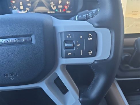 Used 2025 Land Rover Defender 90 S image 17