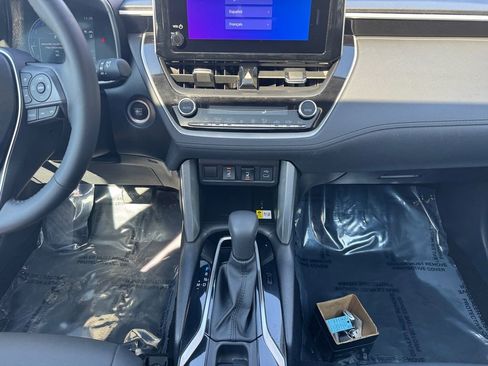 Used 2023 Toyota Corolla Cross XLE w/ Convenience Package image 11