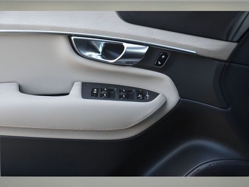 New 2026 Volvo XC90 B6 Plus w/ Protection Package Premier image 26