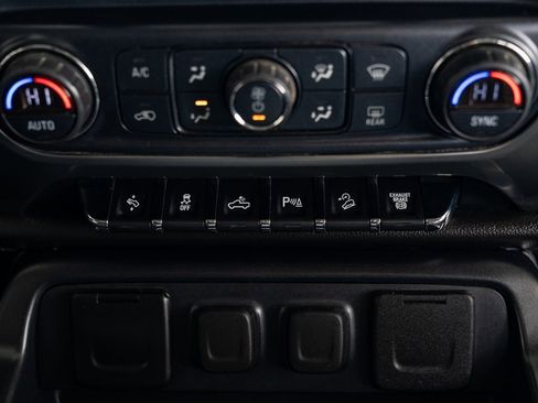 Used 2018 Chevrolet Silverado 2500 LTZ image 17