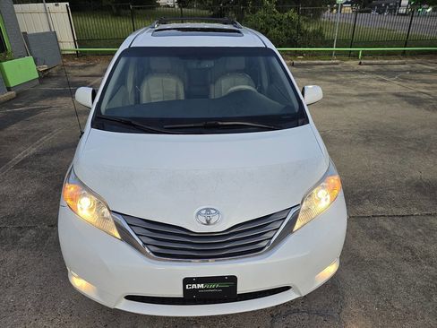 Used 2013 Toyota Sienna XLE image 59