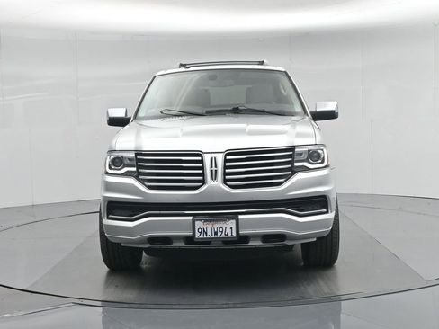 Used 2017 Lincoln Navigator Select image 8
