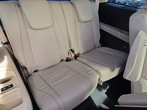 New 2026 Mercedes-Benz GLS 450 4MATIC image 36