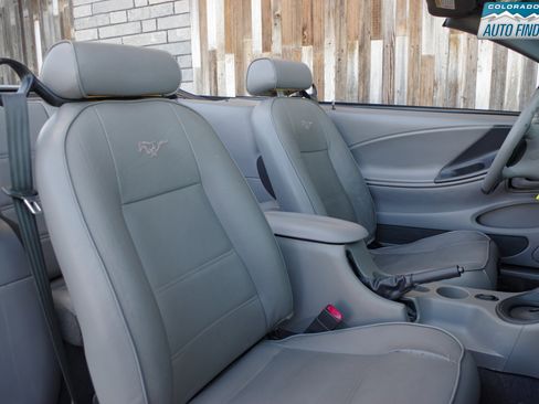 Used 2003 Ford Mustang Convertible image 26