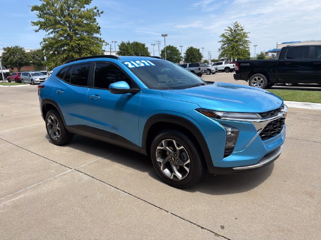 Used 2025 Chevrolet Trax LT FWD image 17
