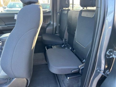 Used 2021 Toyota Tacoma TRD Off-Road w/ TRD Premium Off Road Package image 19