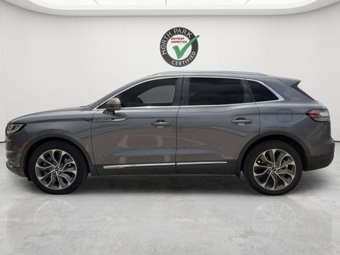 Used 2022 Lincoln Nautilus Reserve FWD image 2