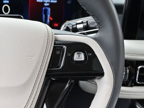 Used 2025 Lincoln Aviator Reserve w/ Equipment Group 201A image 16