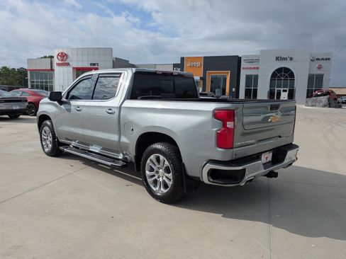 Used 2025 Chevrolet Silverado 1500 LTZ AWD/4WD image 3