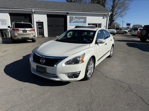 Used 2014 Nissan Altima 3.5 SL w/ Technology Package image 2
