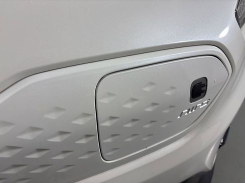 Used 2022 Kia Niro EX image 46