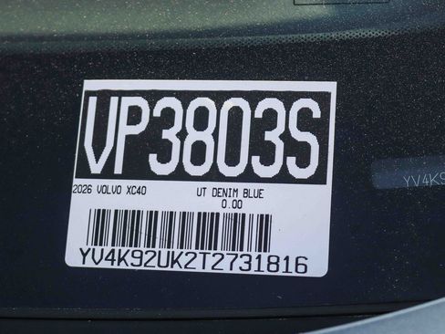 Used 2026 Volvo XC40 B4 Core FWD image 32