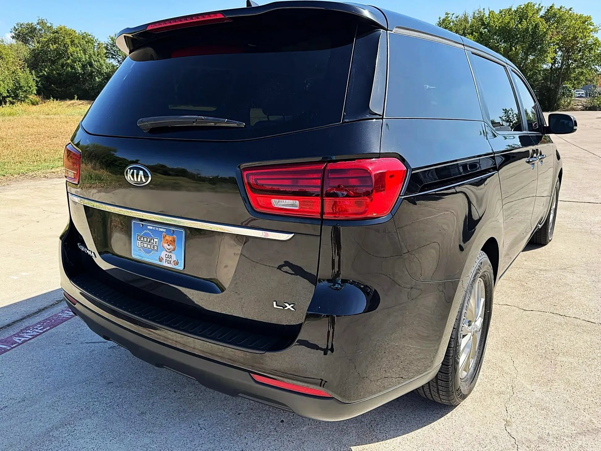 Used 2019 Kia Sedona LX FWD image 4