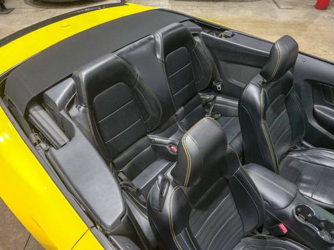 Used 2016 Ford Mustang GT Premium w/ Equipment Group 401A RWD image 20