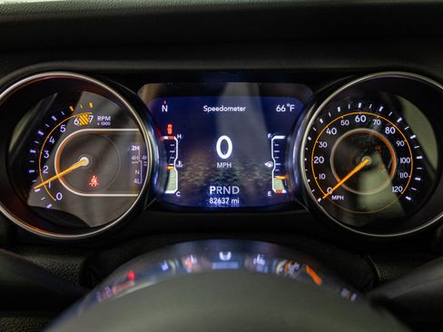 Used 2020 Jeep Wrangler Unlimited Sahara AWD/4WD image 35