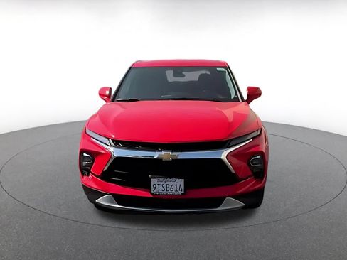 Used 2025 Chevrolet Blazer LT FWD image 3