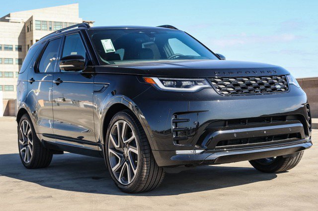 Certified 2025 Land Rover Discovery Dynamic SE AWD/4WD image 3