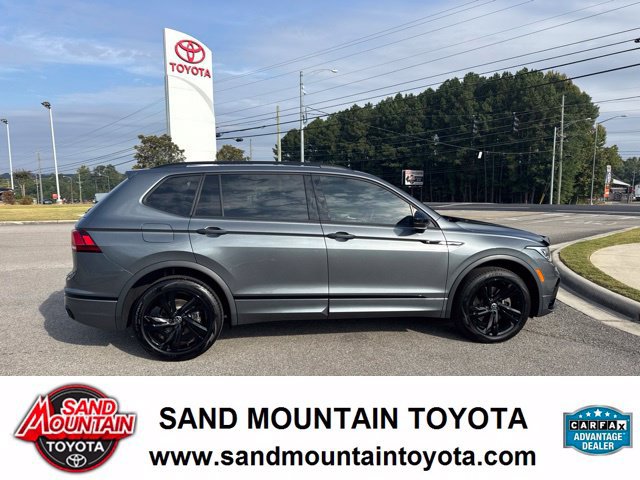 Used 2024 Volkswagen Tiguan SE R-Line FWD image 2