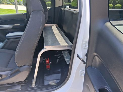 Used 2020 Chevrolet Colorado LT w/ Safety Package image 35