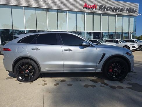 Used 2020 Jaguar F-PACE SVR image 8