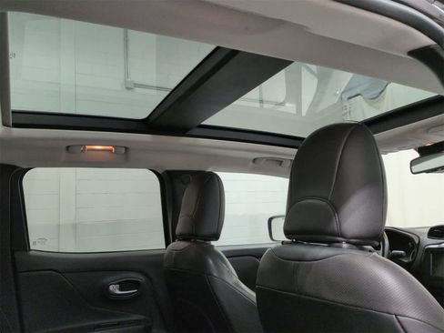 Used 2019 Jeep Renegade Limited w/ Trailer Tow Group image 22