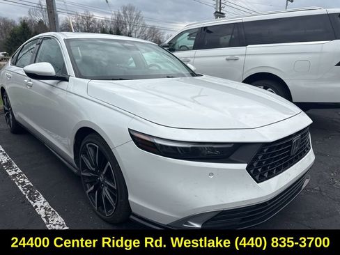 Used 2025 Honda Accord Touring image 3