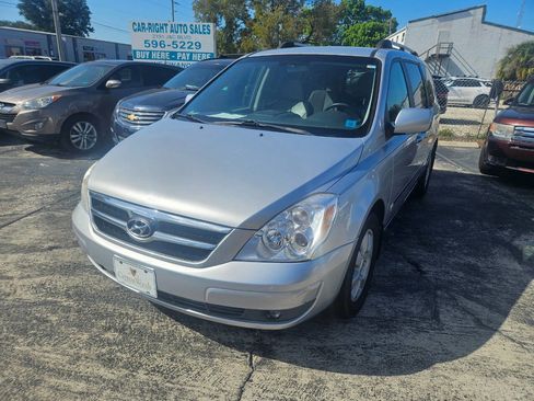 Used 2008 Hyundai Entourage Limited image 2
