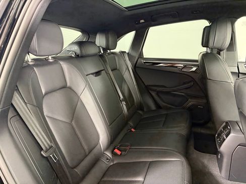 Certified 2026 Porsche Macan image 18