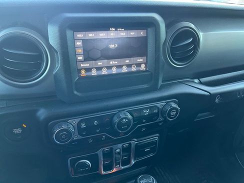 Used 2018 Jeep Wrangler Unlimited Sport S image 11