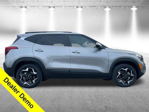 New 2025 Kia Seltos EX image 8