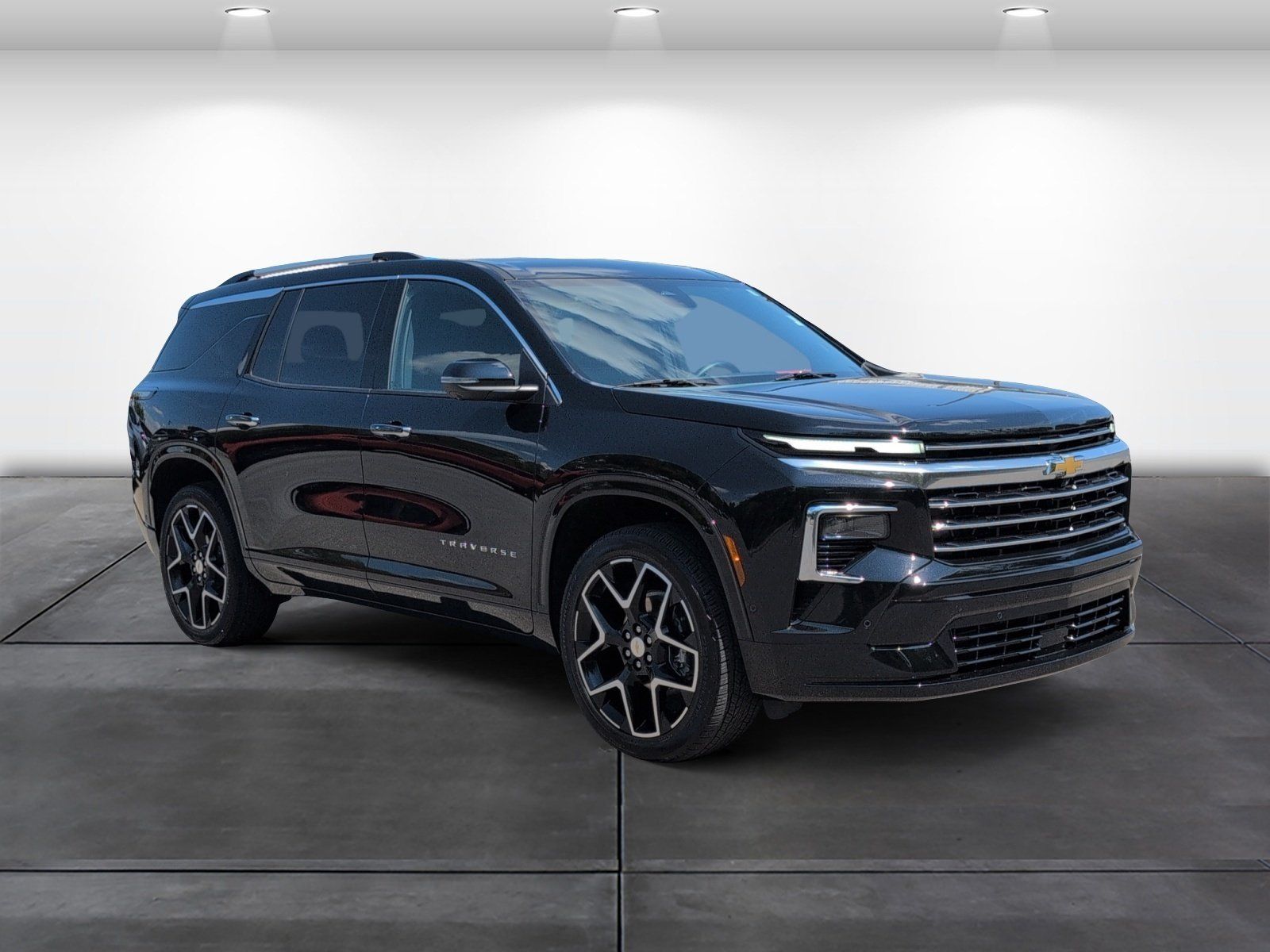 Used 2025 Chevrolet Traverse High Country FWD image 2