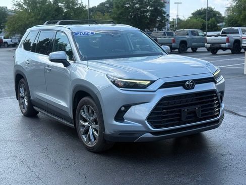 Used 2024 Toyota Grand Highlander AWD image 11