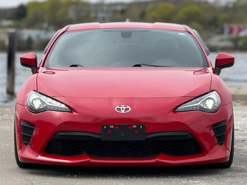 Used 2018 Toyota 86 RWD image 3