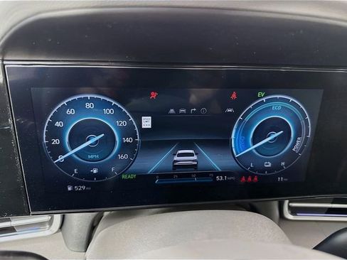 New 2025 Hyundai Elantra SEL FWD image 15