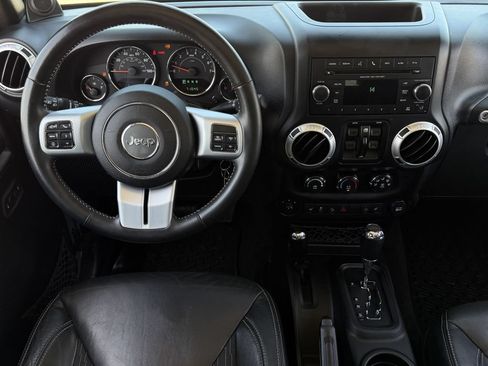 Used 2013 Jeep Wrangler Unlimited Sport AWD/4WD image 12