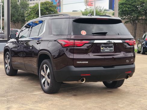 Used 2023 Chevrolet Traverse LT w/ LT Premium Package FWD image 8