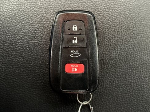 Used 2021 Toyota RAV4 XLE w/ Convenience Package AWD/4WD image 10