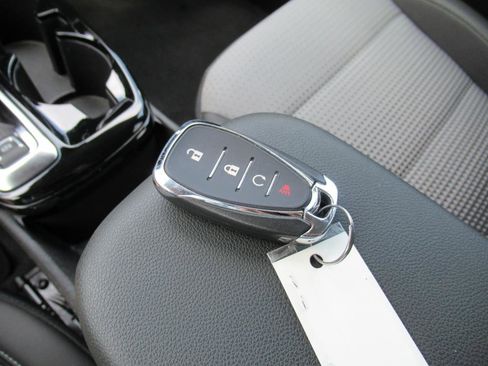 Used 2024 Chevrolet Trax LT w/ Driver Confidence Package image 31