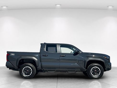 Used 2025 Toyota Tacoma TRD Off-Road AWD/4WD image 7