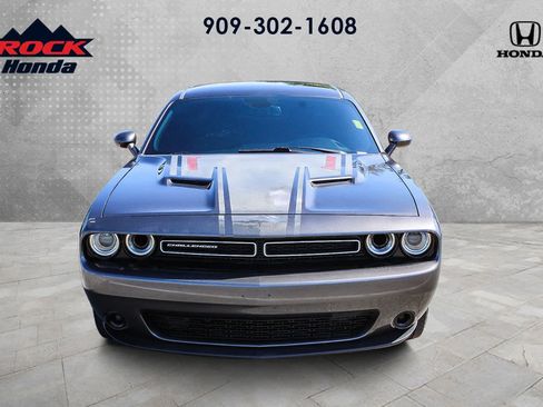 Used 2019 Dodge Challenger SXT RWD image 2