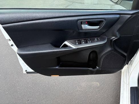 Used 2016 Toyota Camry SE image 13