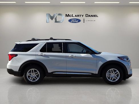 Used 2025 Ford Explorer Active w/ Active Comfort Package RWD image 6
