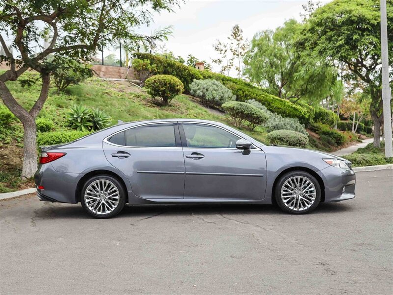 Used 2013 Lexus ES 350 w/ Luxury Pkg FWD image 6