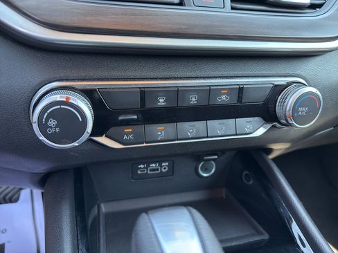 Used 2024 Nissan Altima 2.5 SV image 16