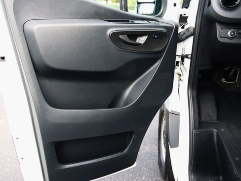 Used 2024 Mercedes-Benz Sprinter 2500 image 10